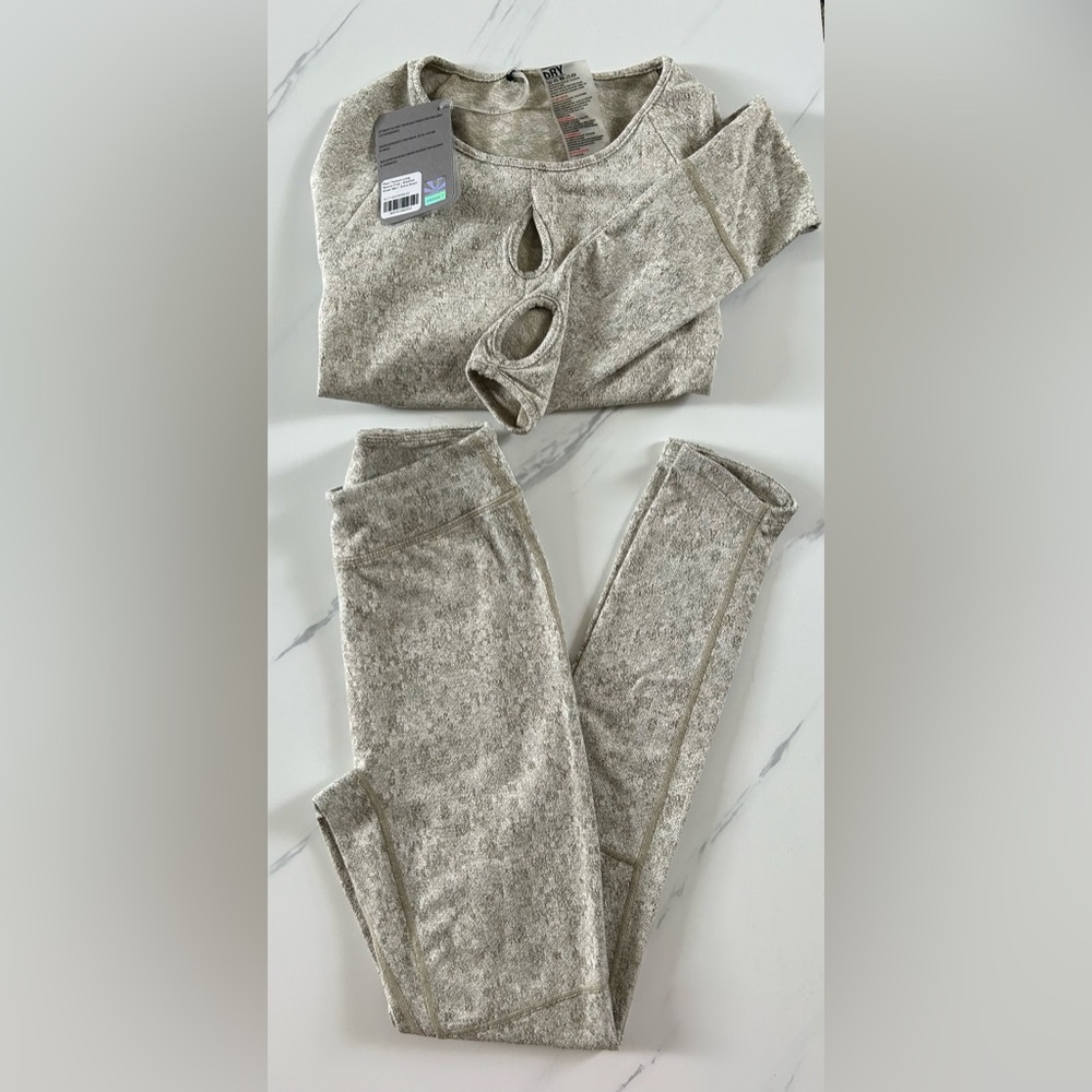 Gymshark washed khaki marl workout set NWT. Size XS Long sleeve top and leggings